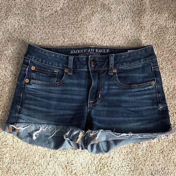 AEO Super Stretch Shortie Jean Shorts - 2 - Picture 1 of 6